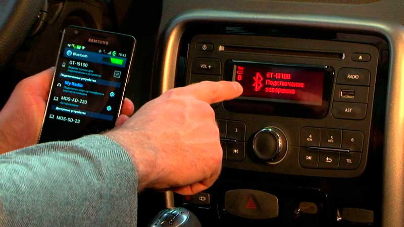 Как подключить телефон к магнитоле в машине через USB, Bluetooth, AUX и  другие способы