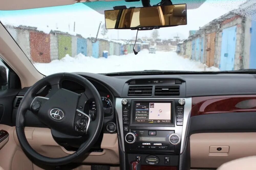 Toyota Camry 2012, Toyota Camry 2.5 6AT Prestige, цвет Бежевый металлик, левый руль, мощность двигателя 181 л.с., ЯНАО, акпп