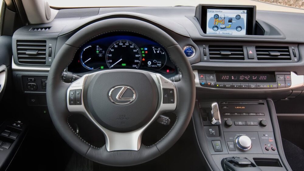 Считаем недостатки достоинствами хэтчбека Lexus CT 200h — ДРАЙВ